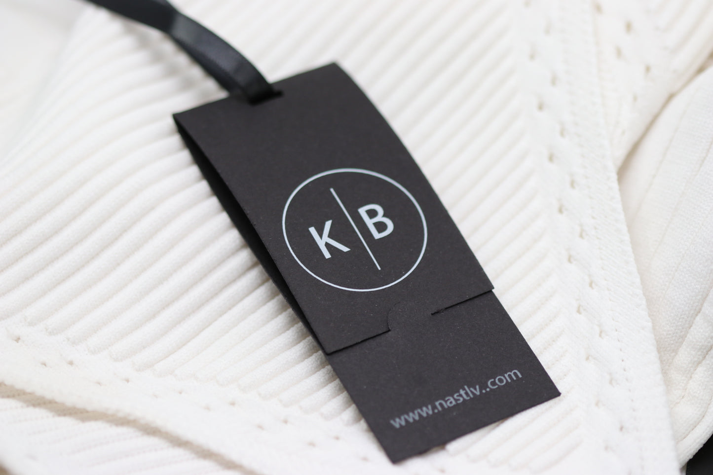 Natural Black Hang Tag-smallabel